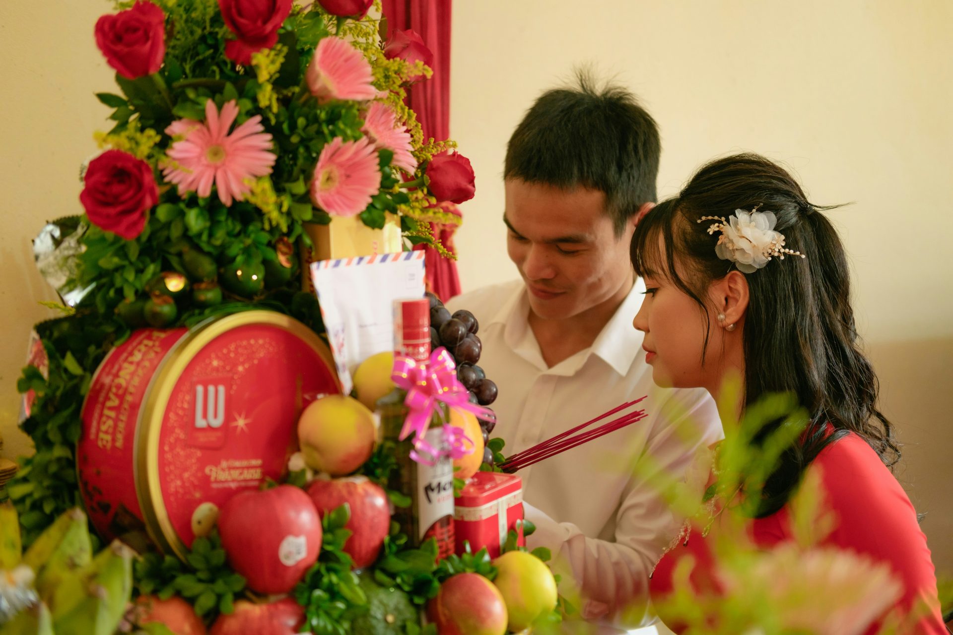 a man and woman holding a bouquet of flowers